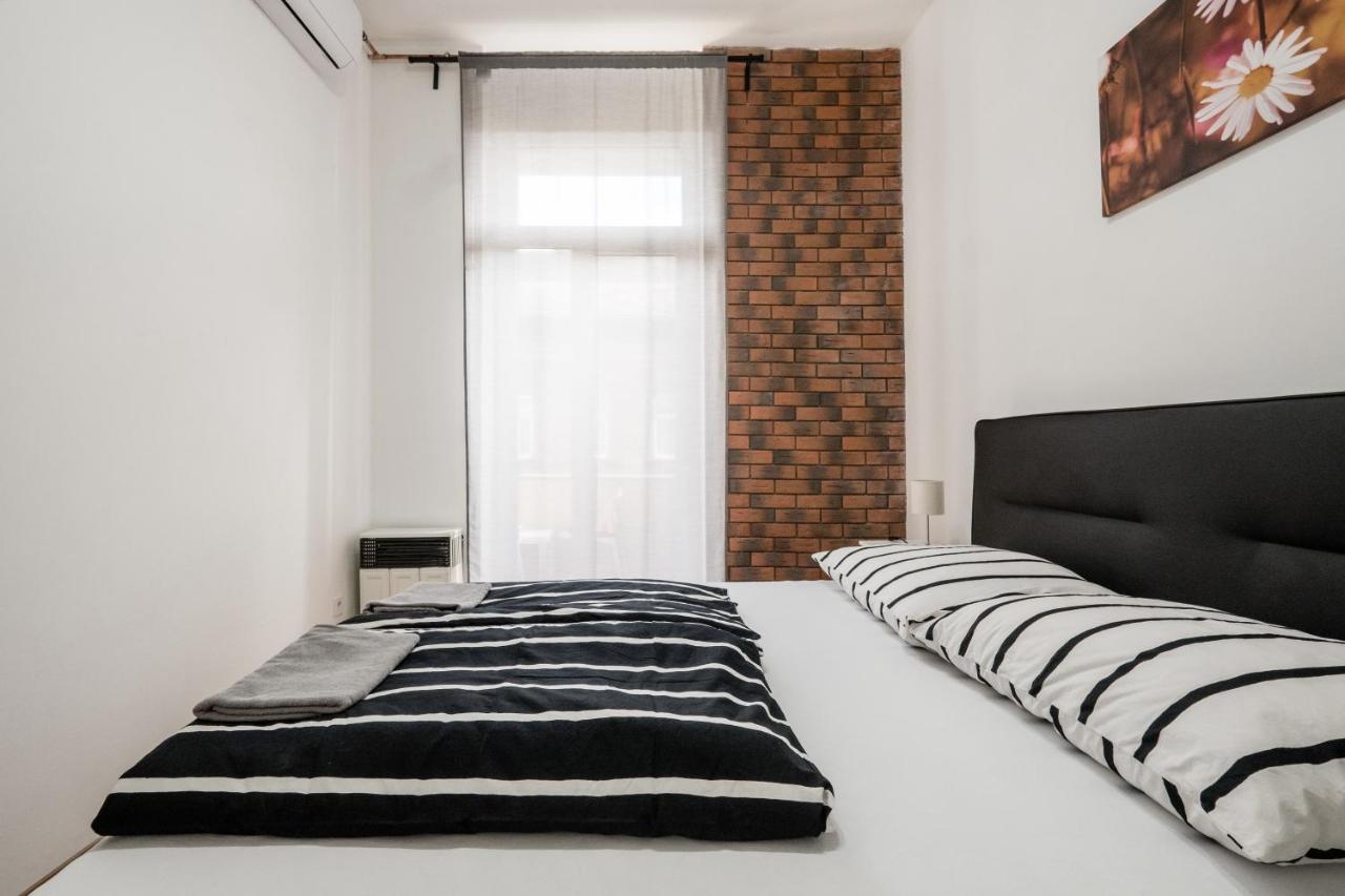 Jacuzzi And Privacy With 2 Balconies And Free Garage — Photos 2